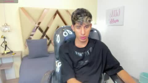 Snapshot of ferphoenix_ chatting on October 2025 06:02:02 AM FER PHOENIX online show from October 2025 06:02:02 AM