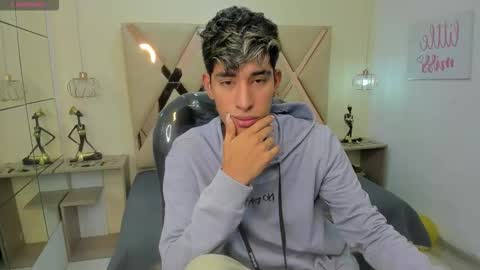 Snapshot of ferphoenix_ chatting on October 2025 03:32:01 AM FER PHOENIX online show from October 2025 03:32:01 AM