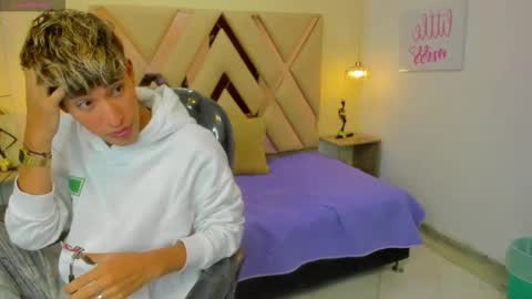 Snapshot of ferphoenix_ chatting on November 2025 03:27:01 AM FER PHOENIX online show from November 2025 03:27:01 AM