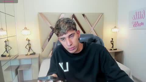 Snapshot of ferphoenix_ chatting on November 2025 03:28:02 AM FER PHOENIX online show from November 2025 03:28:02 AM