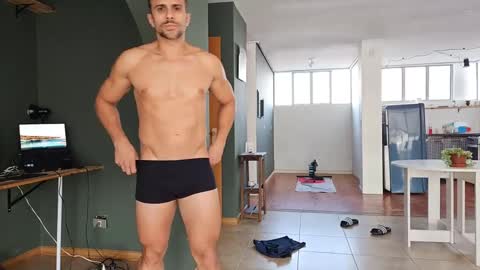 feruagusto93 online show from October 2025 07:47:02 PM