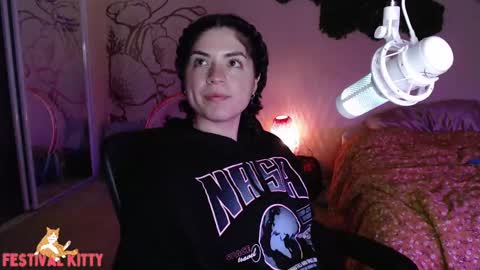 CiCi  online show from January 2025 05:37:02 AM