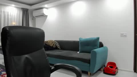 Snapshot of fetishcatalea chatting on February 2025 08:25:01 PM Catalea DM online show from February 2025 08:25:01 PM