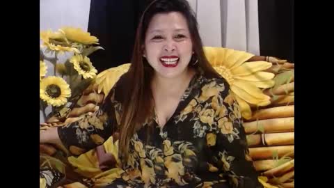 Yhen online show from May 2026 08:14:02 PM