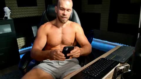 Snapshot of finch93 chatting on September 2025 03:44:02 PM Nick online show from September 2025 03:44:02 PM