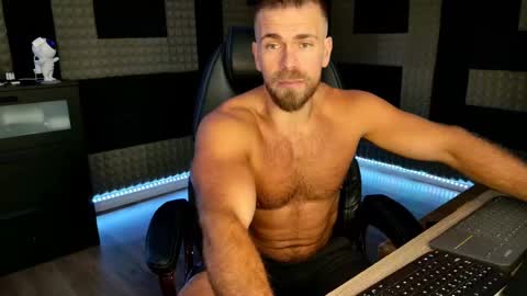 Snapshot of finch93 chatting on October 2025 05:35:01 PM Nick online show from October 2025 05:35:01 PM