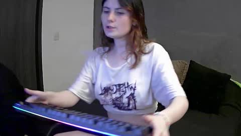 Snapshot of findiryts_2 chatting on October 2025 02:44:01 AM Alice and Max online show from October 2025 02:44:01 AM