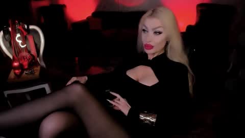 Snapshot of findom_god chatting on November 2025 01:50:02 AM AlfaFemale online show from November 2025 01:50:02 AM