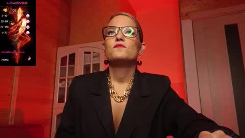 Lady online show from November 2025 09:16:01 PM