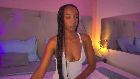 Fiorela Lenin  online show from November 2025 01:02:02 PM