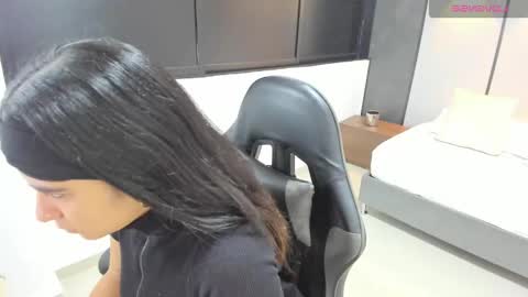 F I O R E L L A  online show from October 2025 07:13:02 PM