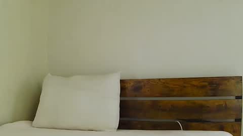 Snapshot of fitblondeprincess chatting on October 2025 07:32:01 PM flowergirl online show from October 2025 07:32:01 PM