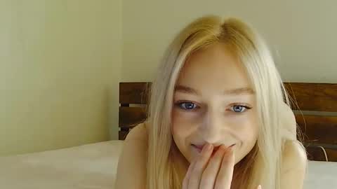 Snapshot of fitblondeprincess chatting on November 2025 08:54:02 PM flowergirl online show from November 2025 08:54:02 PM