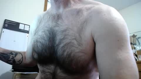 Snapshot of fitshow75 chatting on November 2025 12:49:02 PM Links in Bio below online show from November 2025 12:49:02 PM