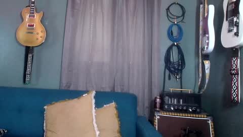 Flannel Dong online show from October 2025 07:13:01 PM