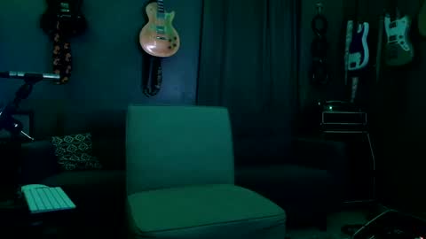 Flannel Dong online show from October 2025 02:27:02 PM