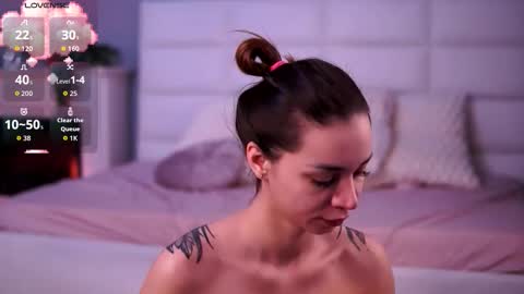 Snapshot of flirty_fawn chatting on December 2025 01:22:01 AM Ana online show from December 2025 01:22:01 AM