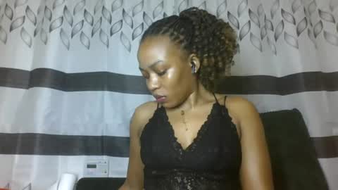 Snapshot of flora_fantasy chatting on June 2026 06:03:01 PM fantasy online show from June 2026 06:03:01 PM