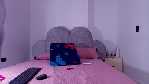 Flordecayena  online show from May 2026 03:03:02 AM