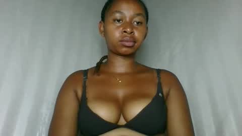 florencia011 online show from December 2025 10:52:02 AM