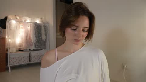 Snapshot of floret_joy chatting on August 2026 07:57:02 PM ALICE online show from August 2026 07:57:02 PM