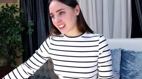 Snapshot of flouvet chatting on November 2025 10:35:02 AM Flouvet online show from November 2025 10:35:02 AM