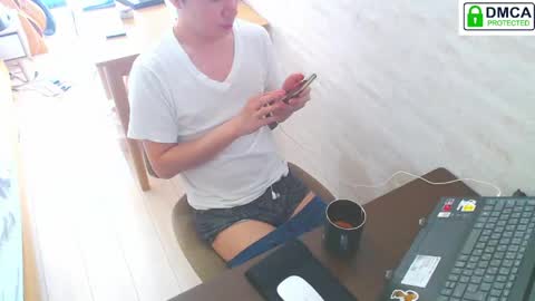 Snapshot of flowerbox chatting on April 2026 07:02:01 AM flowerbox online show from April 2026 07:02:01 AM