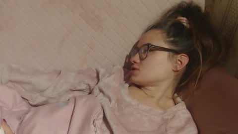 Snapshot of flowercandydoll chatting on November 2025 01:43:01 PM say meow and send tip online show from November 2025 01:43:01 PM