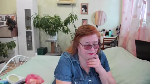 Snapshot of flowerlover8 chatting on October 2025 06:48:01 AM Flowerlower online show from October 2025 06:48:01 AM