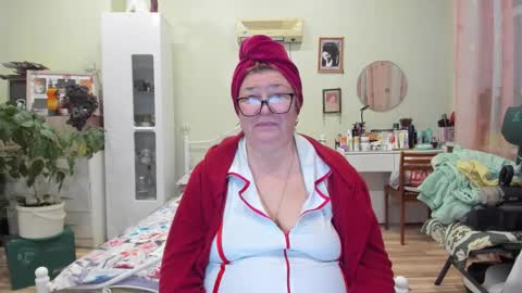 Snapshot of flowerlover8 chatting on December 2025 05:27:02 AM Flowerlower online show from December 2025 05:27:02 AM