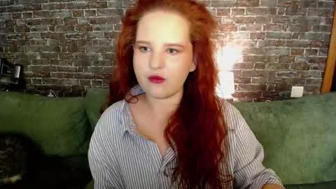 Snapshot of floweroffreedom_ chatting on December 2025 06:06:01 AM FlowerOfFreedom online show from December 2025 06:06:01 AM