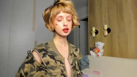Snapshot of flowerofsin2001 chatting on July 2026 05:15:02 PM Flower online show from July 2026 05:15:02 PM