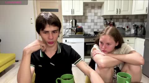 flowerscouple online show from April 2026 10:22:01 PM