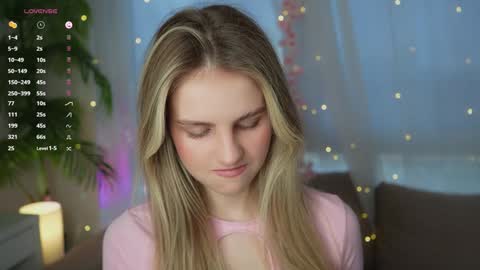 Snapshot of fluffy_angel chatting on December 2024 09:18:01 AM Adeline online show from December 2024 09:18:01 AM