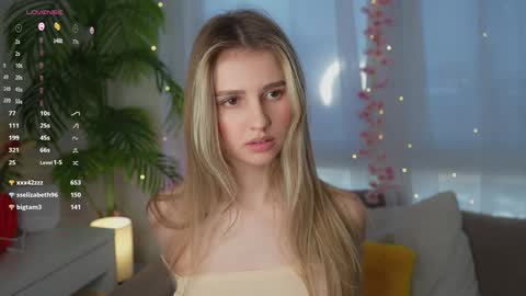 Snapshot of fluffy_angel chatting on December 2024 09:44:02 AM Adeline online show from December 2024 09:44:02 AM