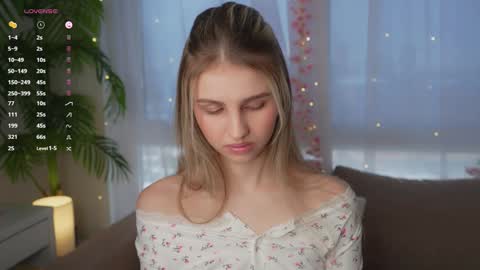 Snapshot of fluffy_angel chatting on December 2024 08:31:01 AM Adeline online show from December 2024 08:31:01 AM