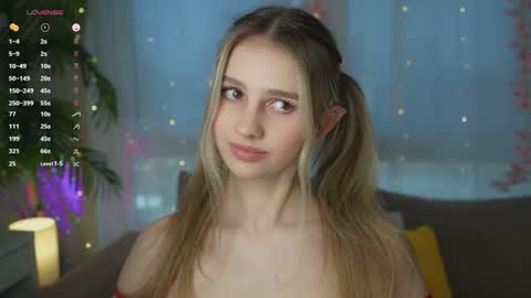 Snapshot of fluffy_angel chatting on December 2024 08:33:02 AM Adeline online show from December 2024 08:33:02 AM