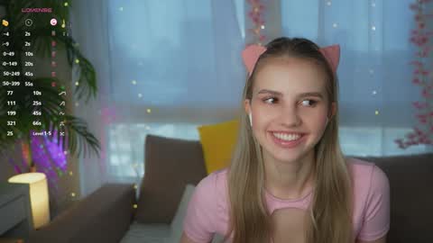 Snapshot of fluffy_angel chatting on December 2024 08:40:01 AM Adeline online show from December 2024 08:40:01 AM