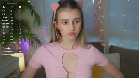 Snapshot of fluffy_angel chatting on December 2024 11:43:02 AM Adeline online show from December 2024 11:43:02 AM