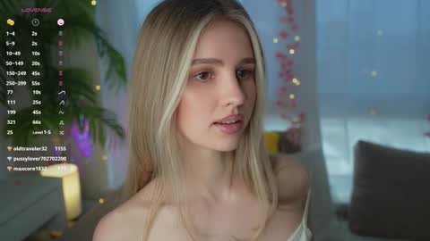 Snapshot of fluffy_angel chatting on January 2025 11:10:01 AM Adeline online show from January 2025 11:10:01 AM