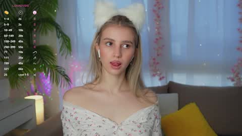 Snapshot of fluffy_angel chatting on January 2025 07:37:02 AM Adeline online show from January 2025 07:37:02 AM