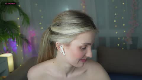 Snapshot of fluffy_angel chatting on January 2025 02:46:02 PM Adeline online show from January 2025 02:46:02 PM