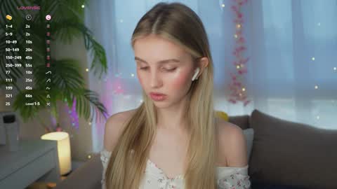 Snapshot of fluffy_angel chatting on February 2025 08:07:02 AM Adeline online show from February 2025 08:07:02 AM