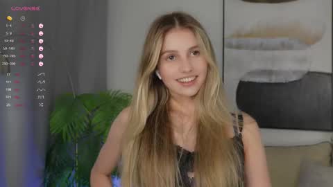 Snapshot of fluffy_angel chatting on September 2025 03:46:01 PM Adeline online show from September 2025 03:46:01 PM