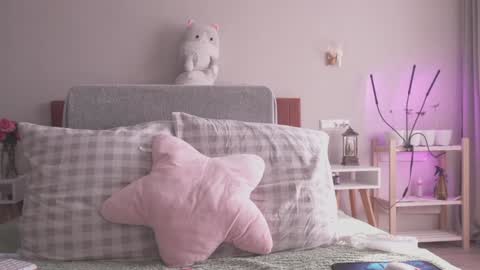 Snapshot of fluffy_hat chatting on January 2025 09:05:01 AM Fluffy and Krut online show from January 2025 09:05:01 AM