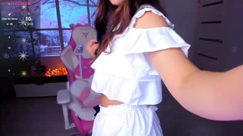 Snapshot of fluffy_rose chatting on November 2025 12:32:02 AM Rose online show from November 2025 12:32:02 AM