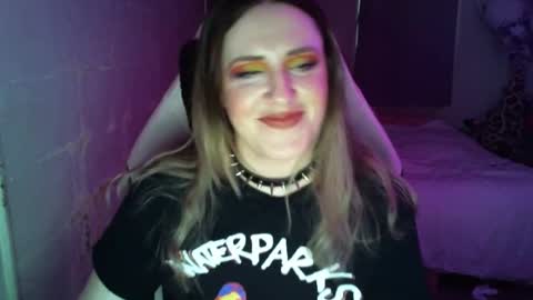 Snapshot of fluxsux chatting on December 2025 02:00:01 PM Flux online show from December 2025 02:00:01 PM