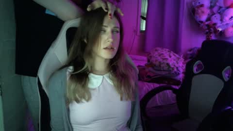 Snapshot of fluxsux chatting on February 2026 03:19:01 PM Flux online show from February 2026 03:19:01 PM