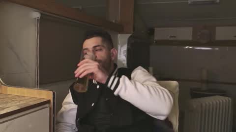 independent model online show from February 2026 06:06:01 PM