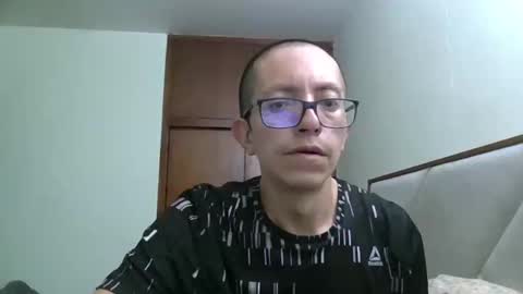 fonzi_flores online show from October 2025 09:29:01 AM
